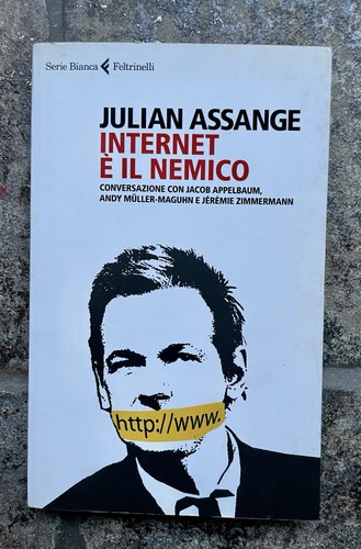 Julian assange internet il - assange,